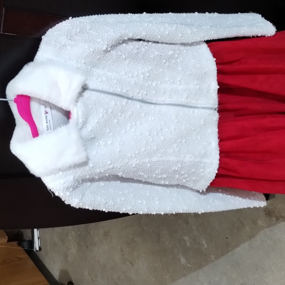 The brand is knit works size 8 Christmas dress?